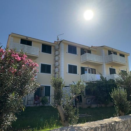 Apartmani Lovren ノヴァリャ エクステリア 写真