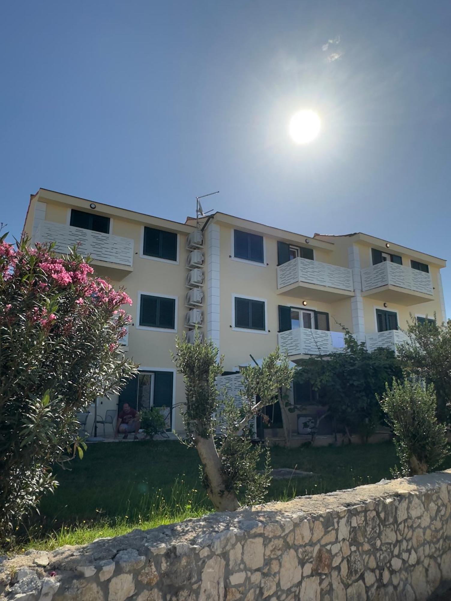 Apartmani Lovren ノヴァリャ エクステリア 写真