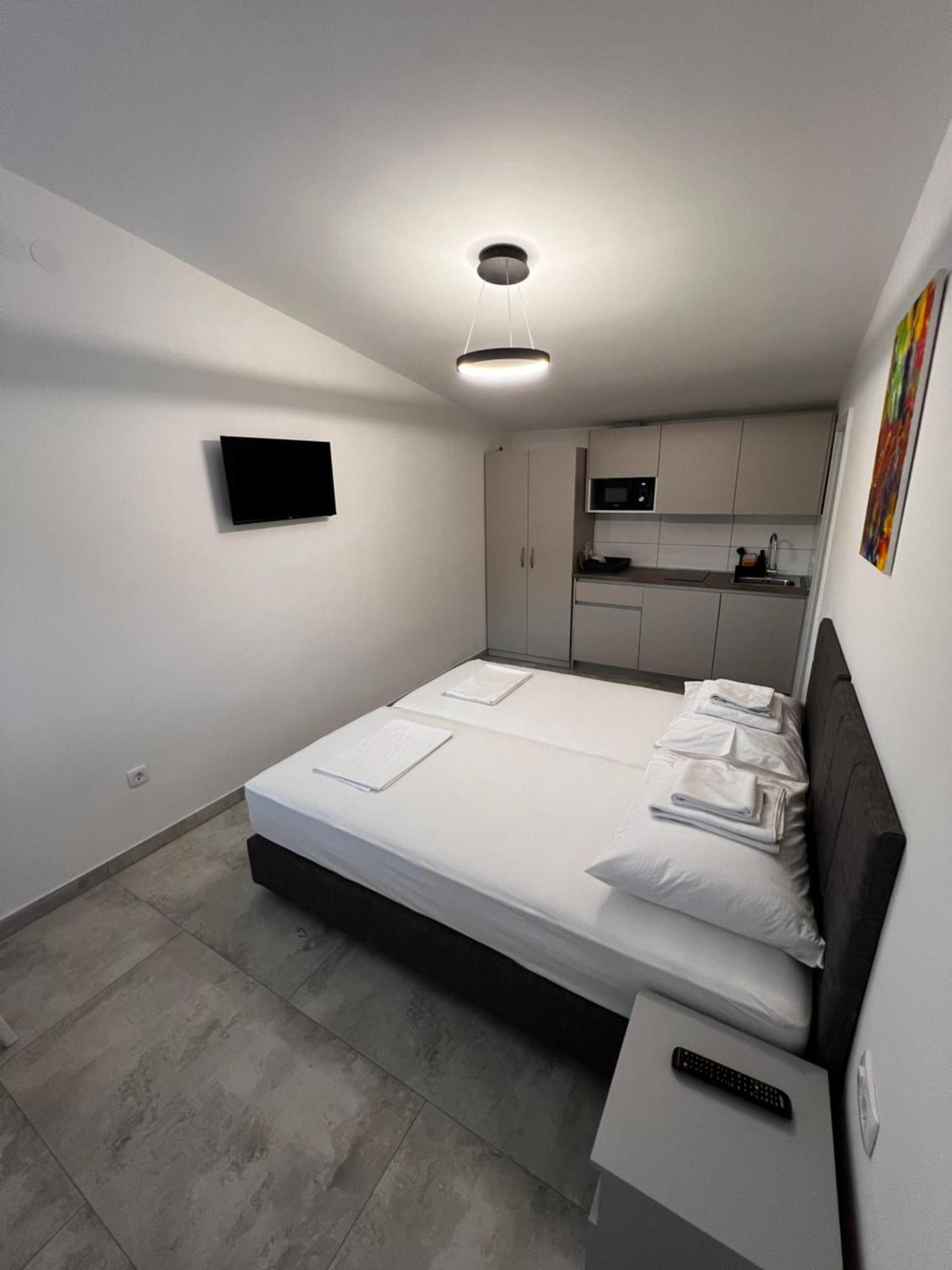 Apartmani Lovren ノヴァリャ エクステリア 写真