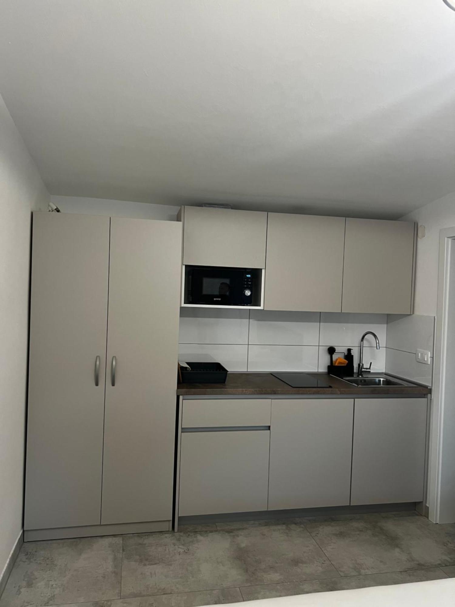 Apartmani Lovren ノヴァリャ エクステリア 写真