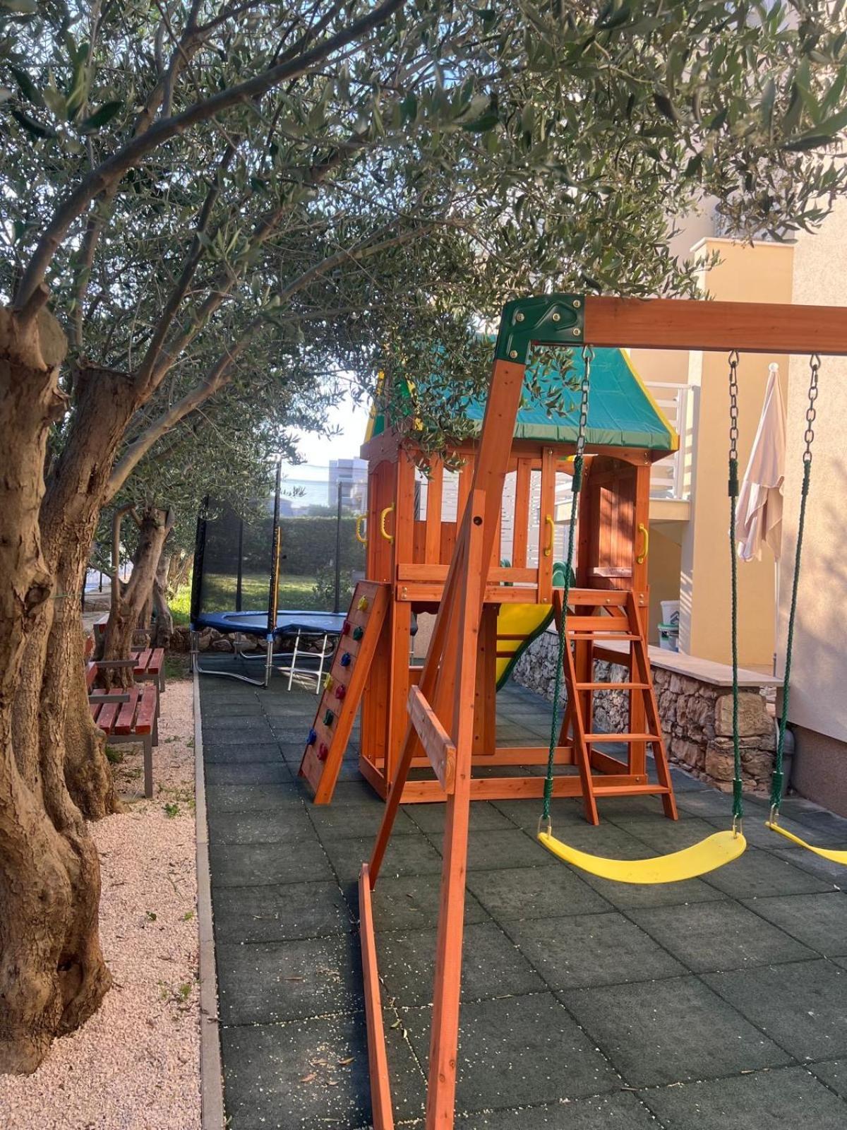 Apartmani Lovren ノヴァリャ エクステリア 写真