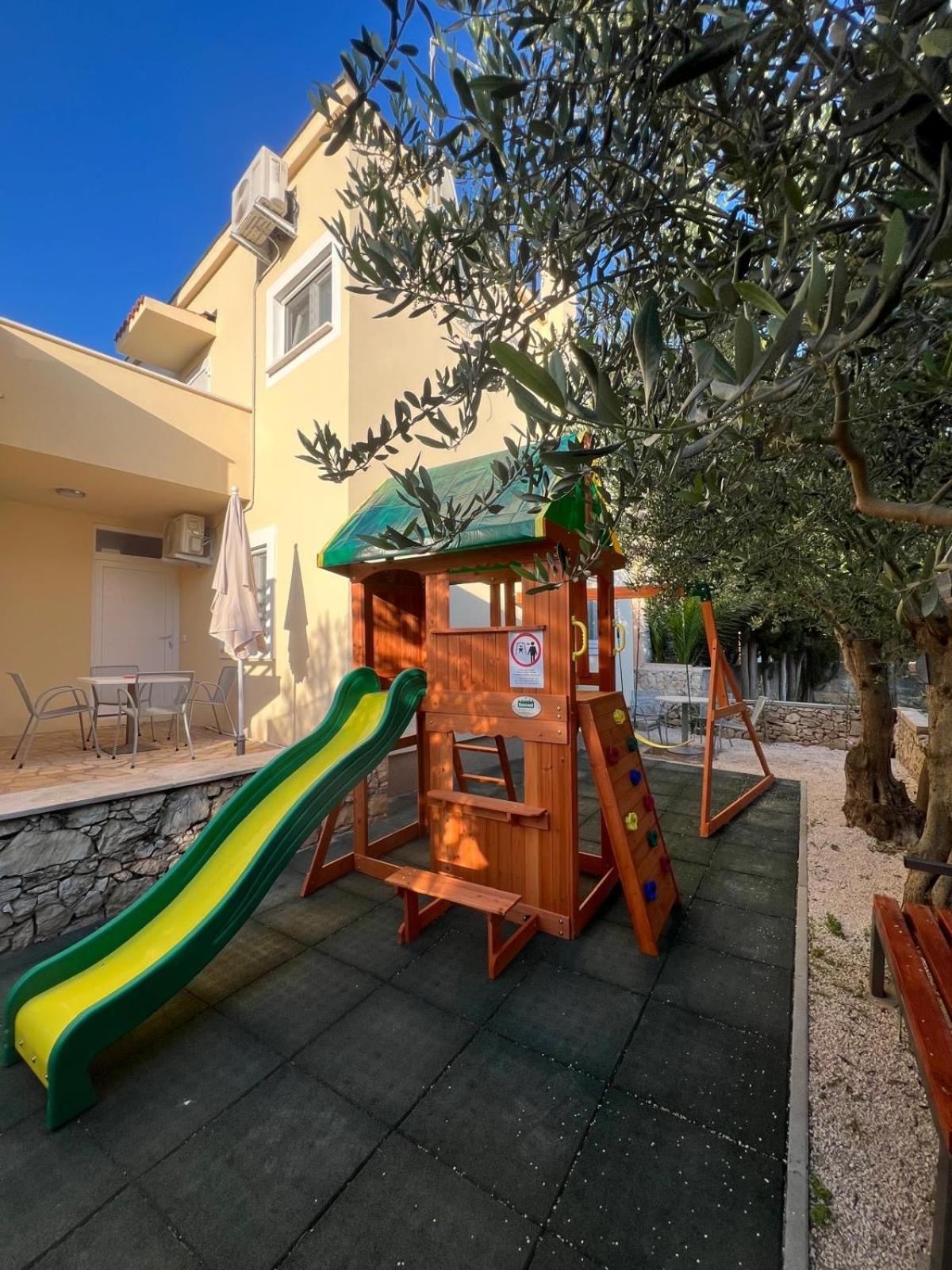Apartmani Lovren ノヴァリャ エクステリア 写真